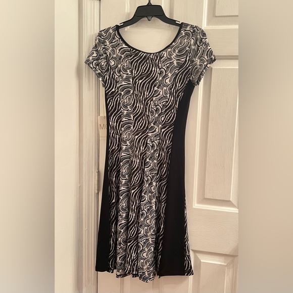Size small black and white groovy swirl lines multi pattern dress - Picture 3 of 5